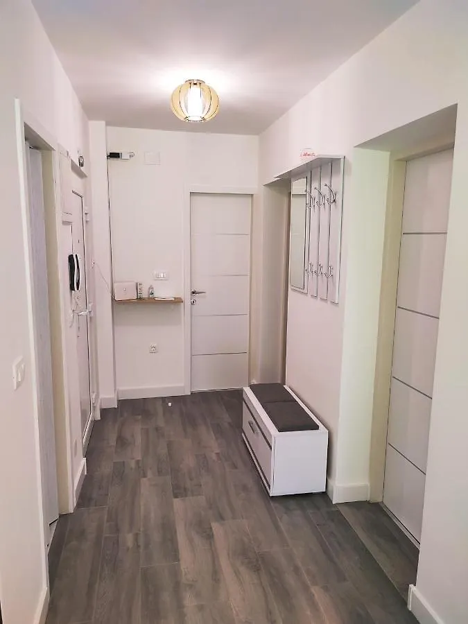 Apartman Levi Pula 0*,